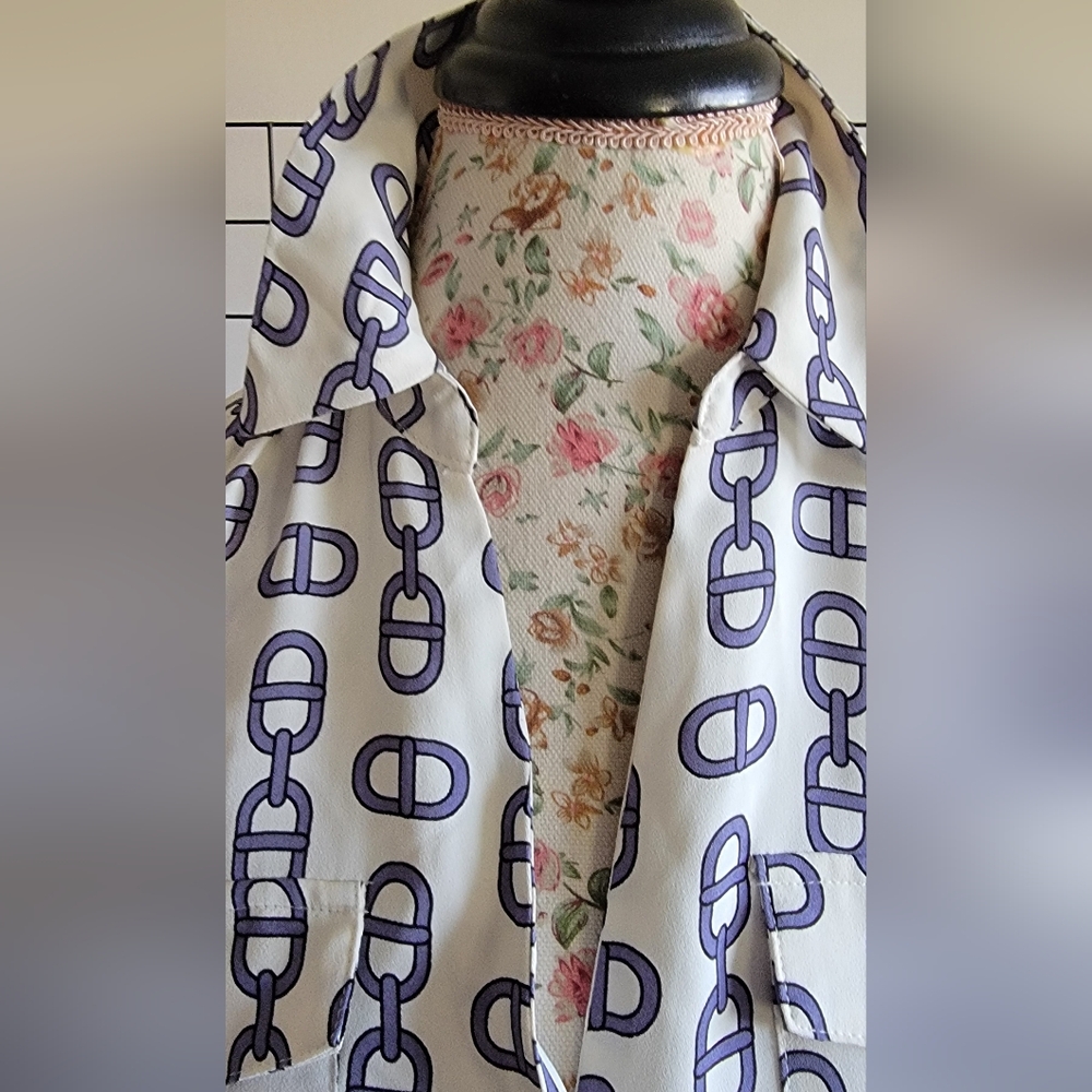 Ann Taylor VWhite Shirt with Navy Chain Print - Classic- Size Small Petite - Picture 5 of 9